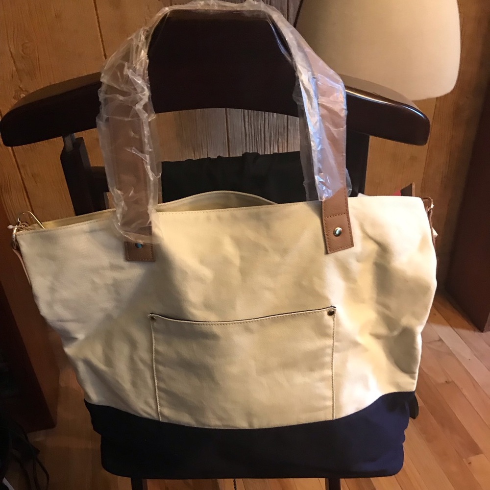 Beautiful Merona tote bag.